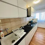 Проживание в семье View *